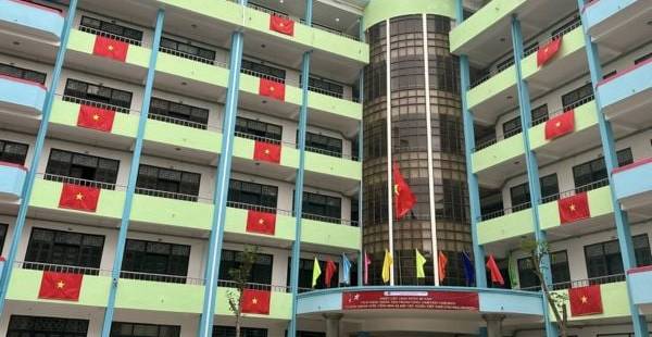 Ký túc xá Ngoại Ngữ ĐHQGHN: Vị trí, giá phòng 2025-2026 & So sánh với thuê trọ